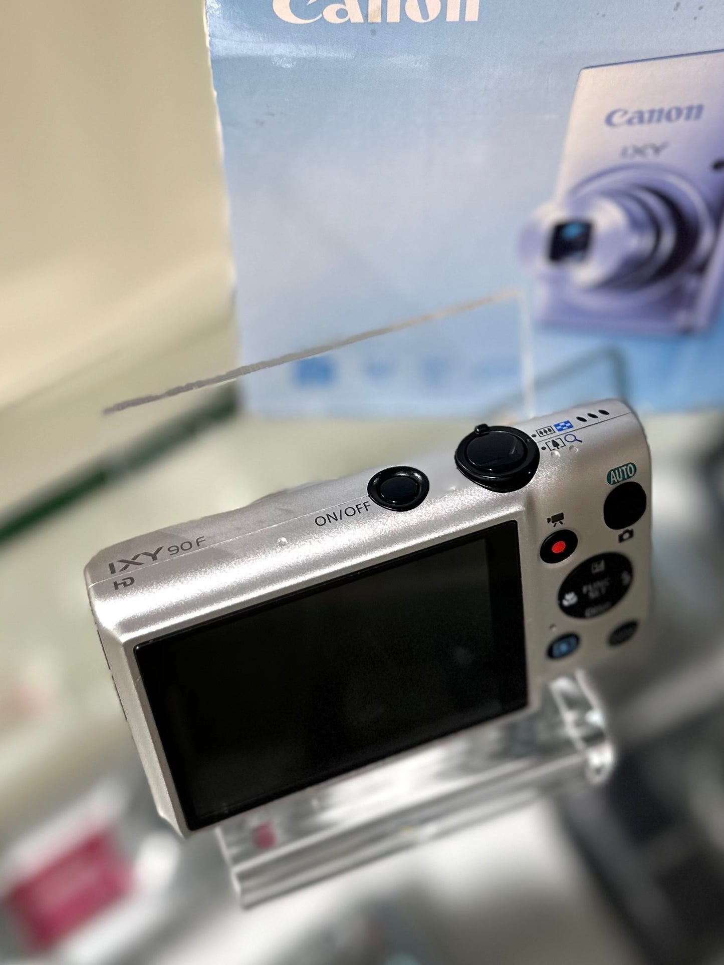 Canon IXY 90F in silver | Nearly New | Rare full set with box