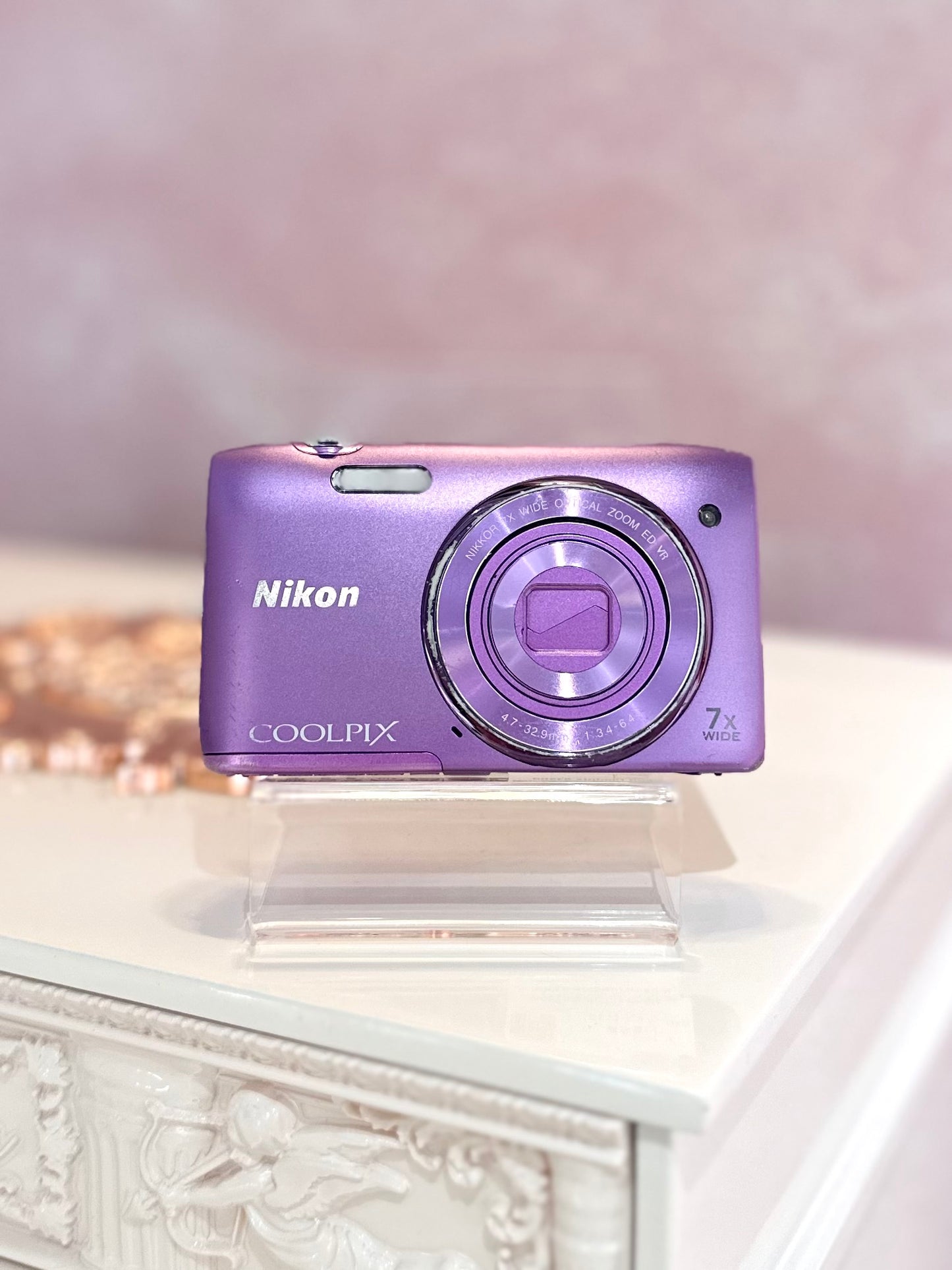 Nikon Coolpix S3500 in violet