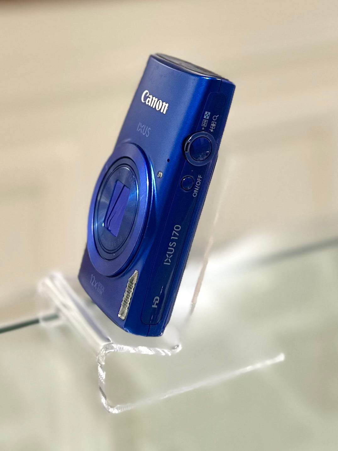 Canon IXUS 170 in blue