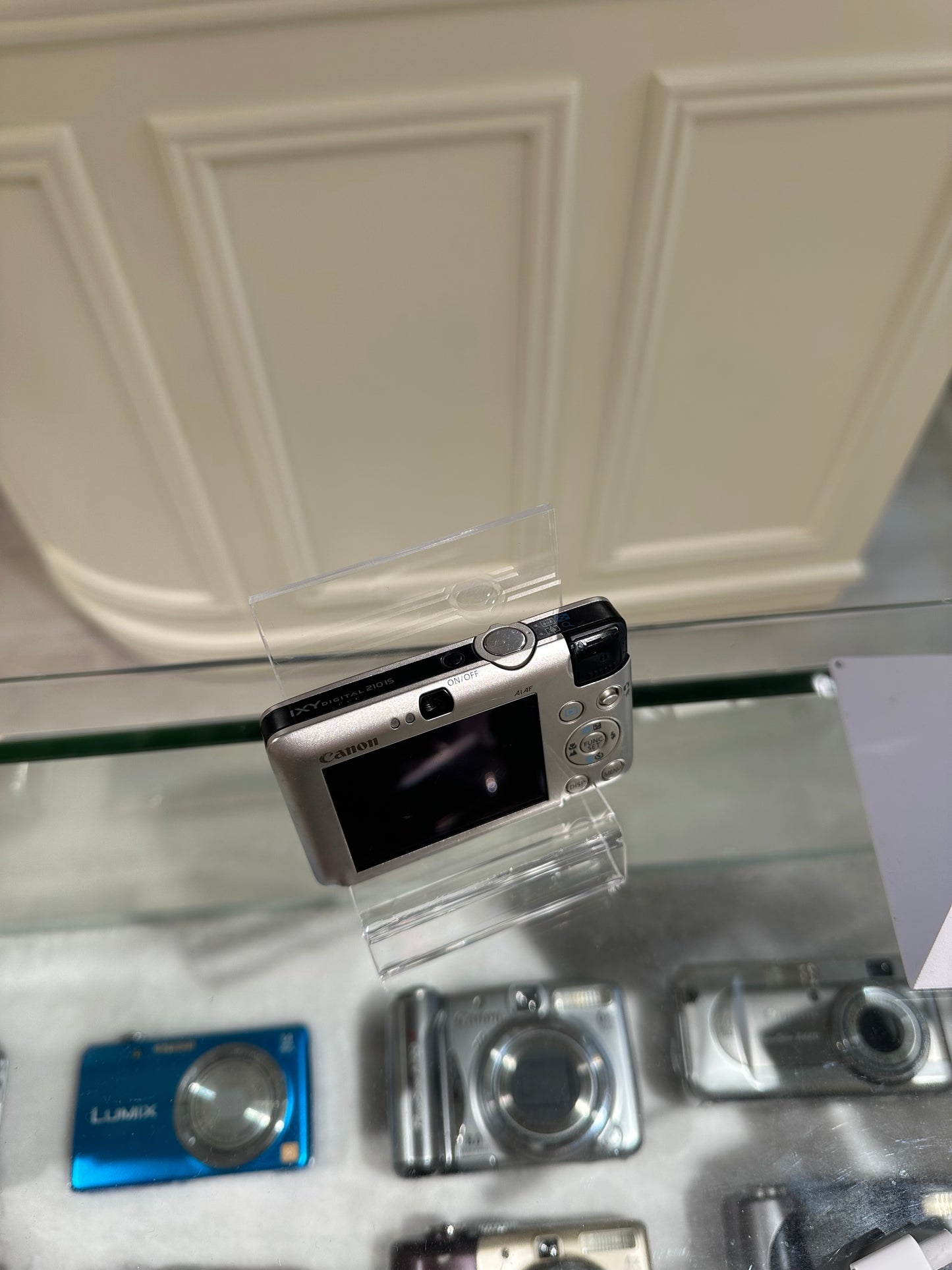Canon IXY 210is (IXUS 100is) in silver