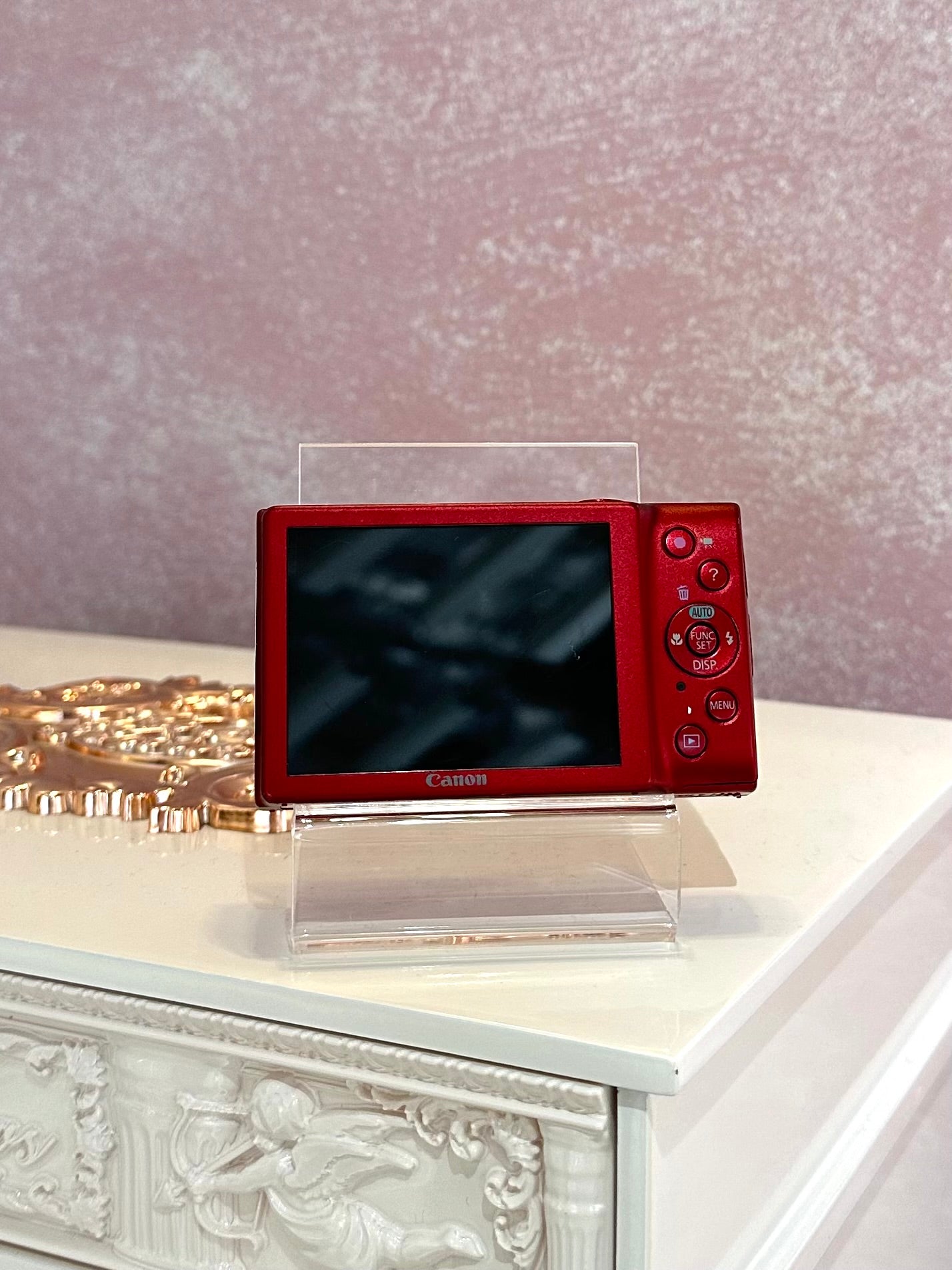 Canon Powershot A4000is in red