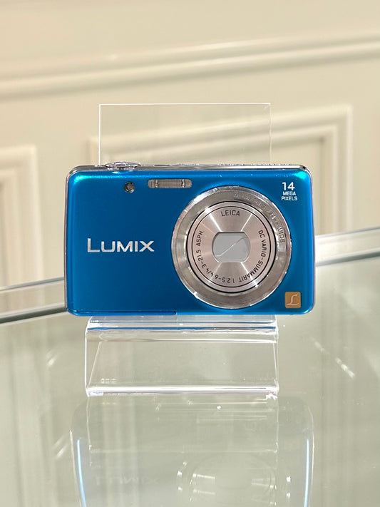 Lumix DMC FH6 in blue