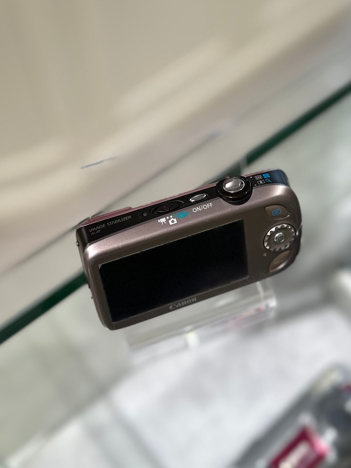 Canon IXUS 110is in pink