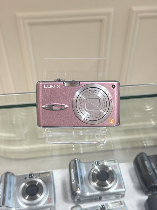 Panasonic LUMIX DMC-FX01 nearly new condition  Leica Lens