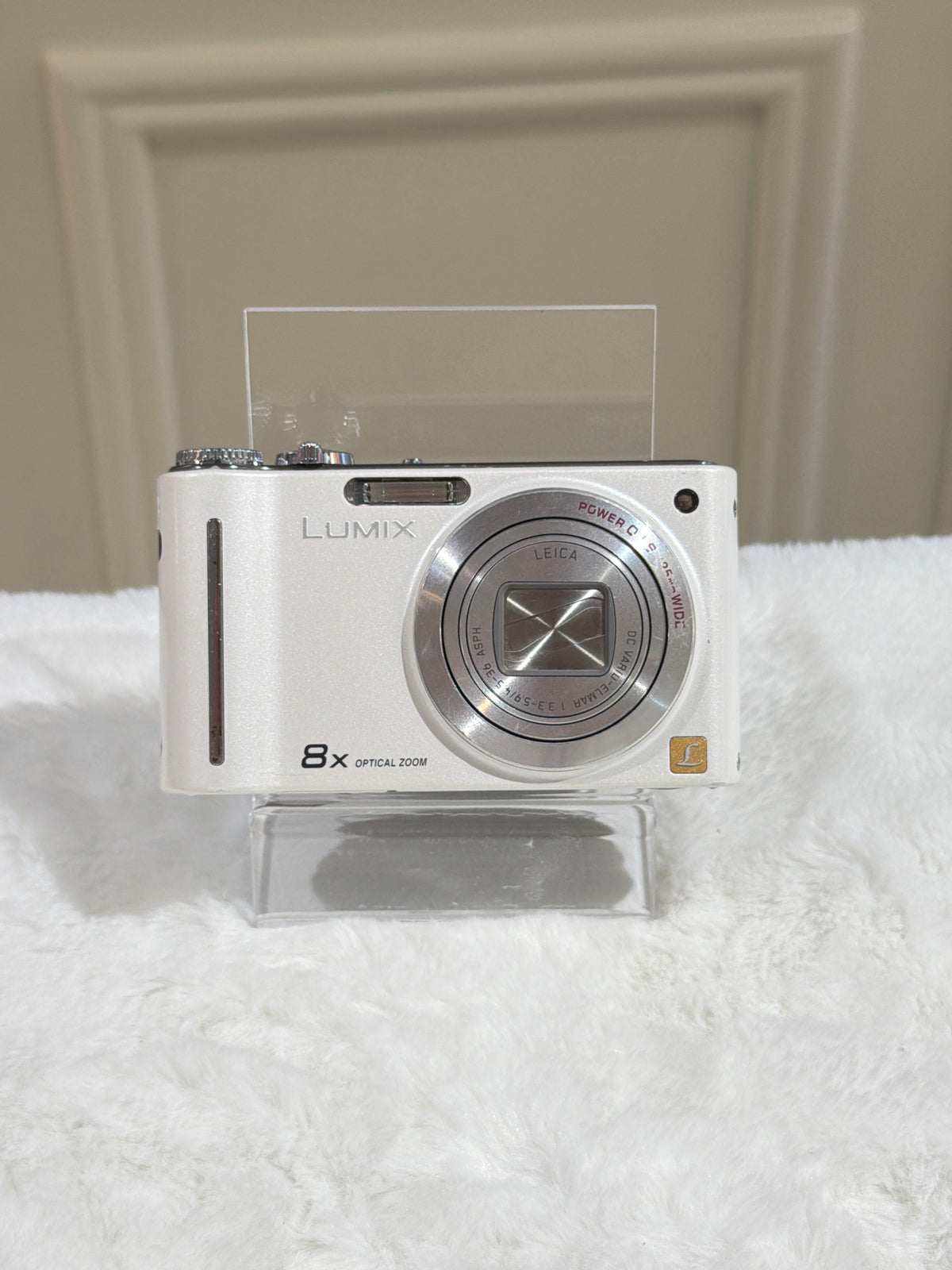 Panasonic Lumix DMC-ZX1 Leica Lens