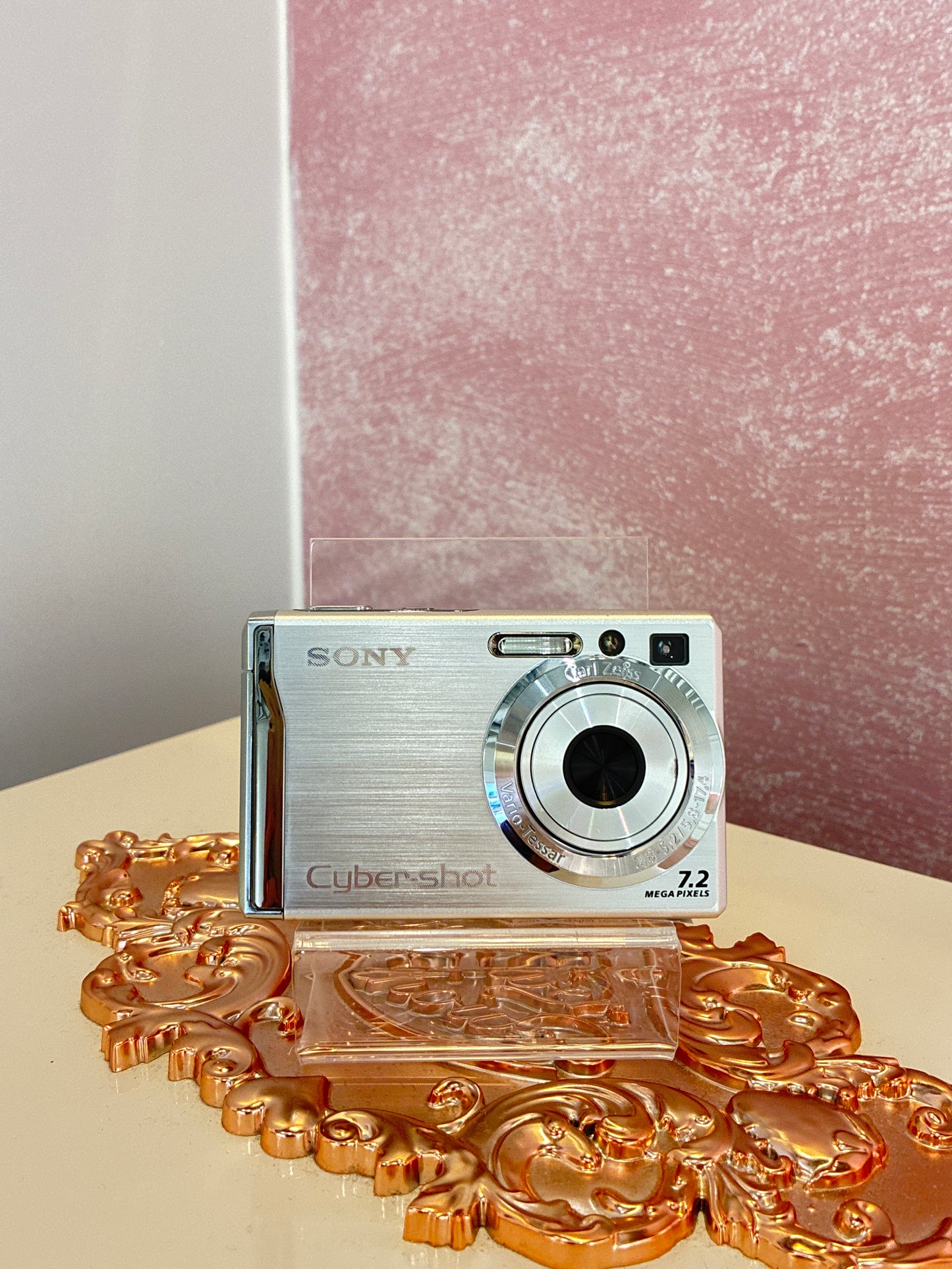 Sony Cybershot DSC W80 in silver