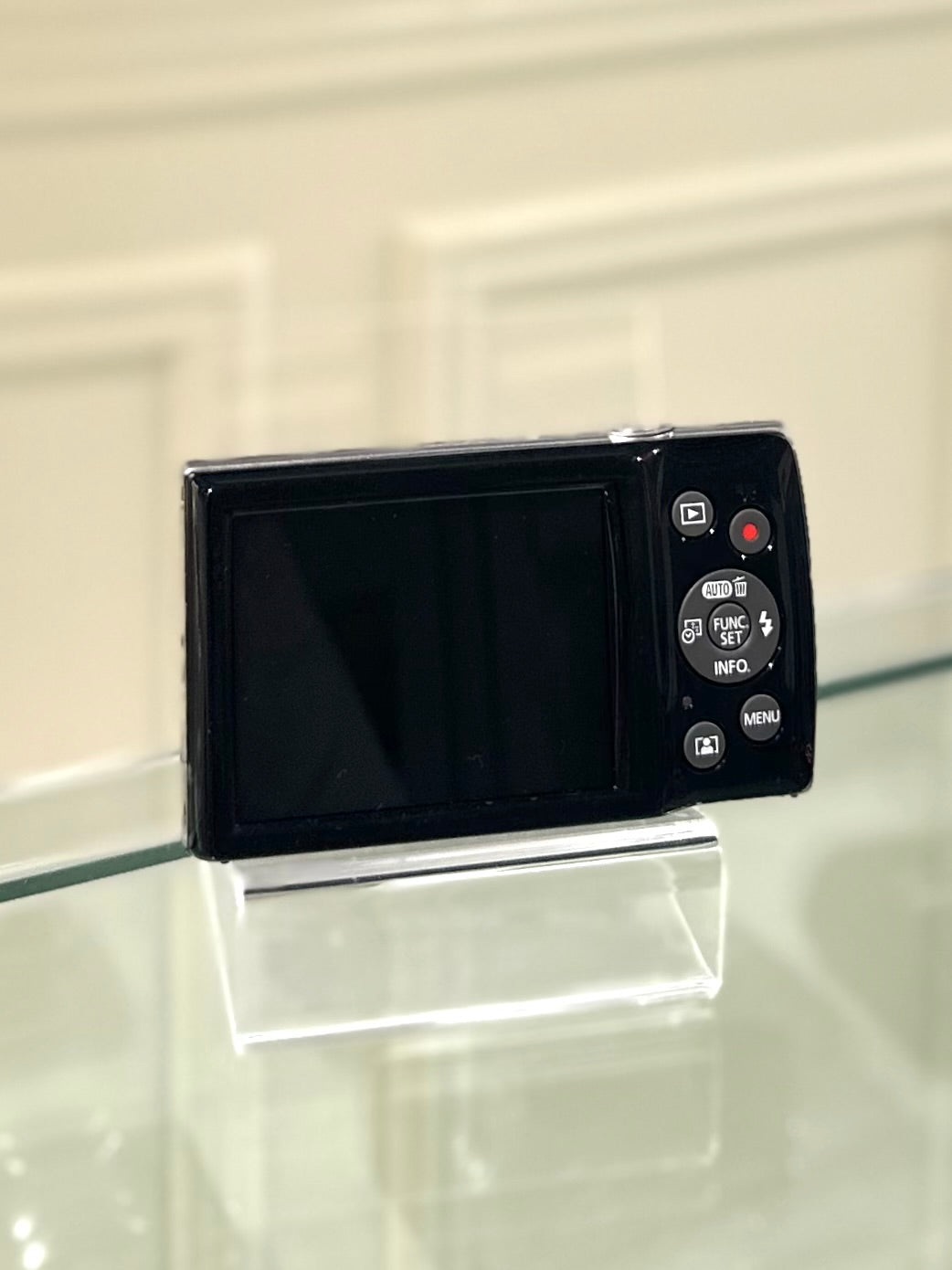 Canon IXUS 185 in black