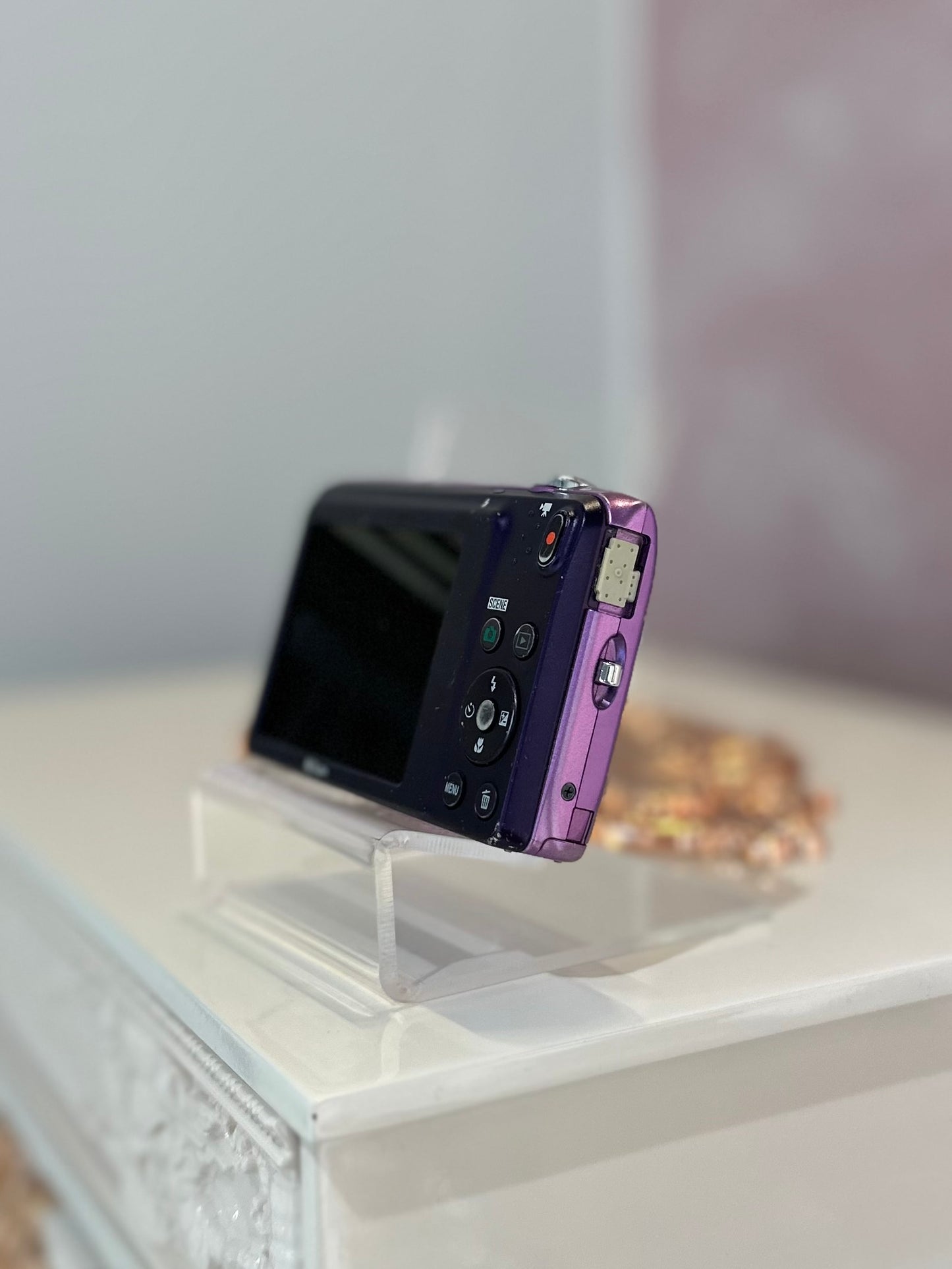 Nikon Coolpix S3500 in violet