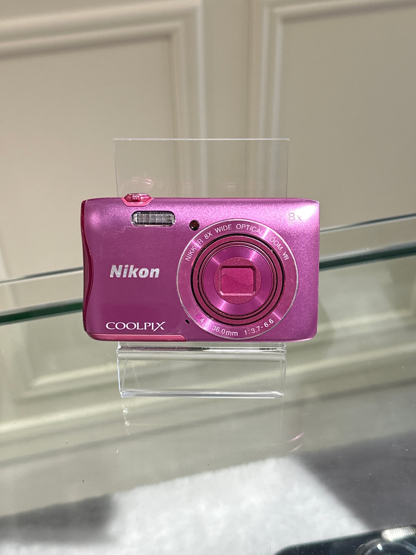 Nikon Coolpix S3700 in pink