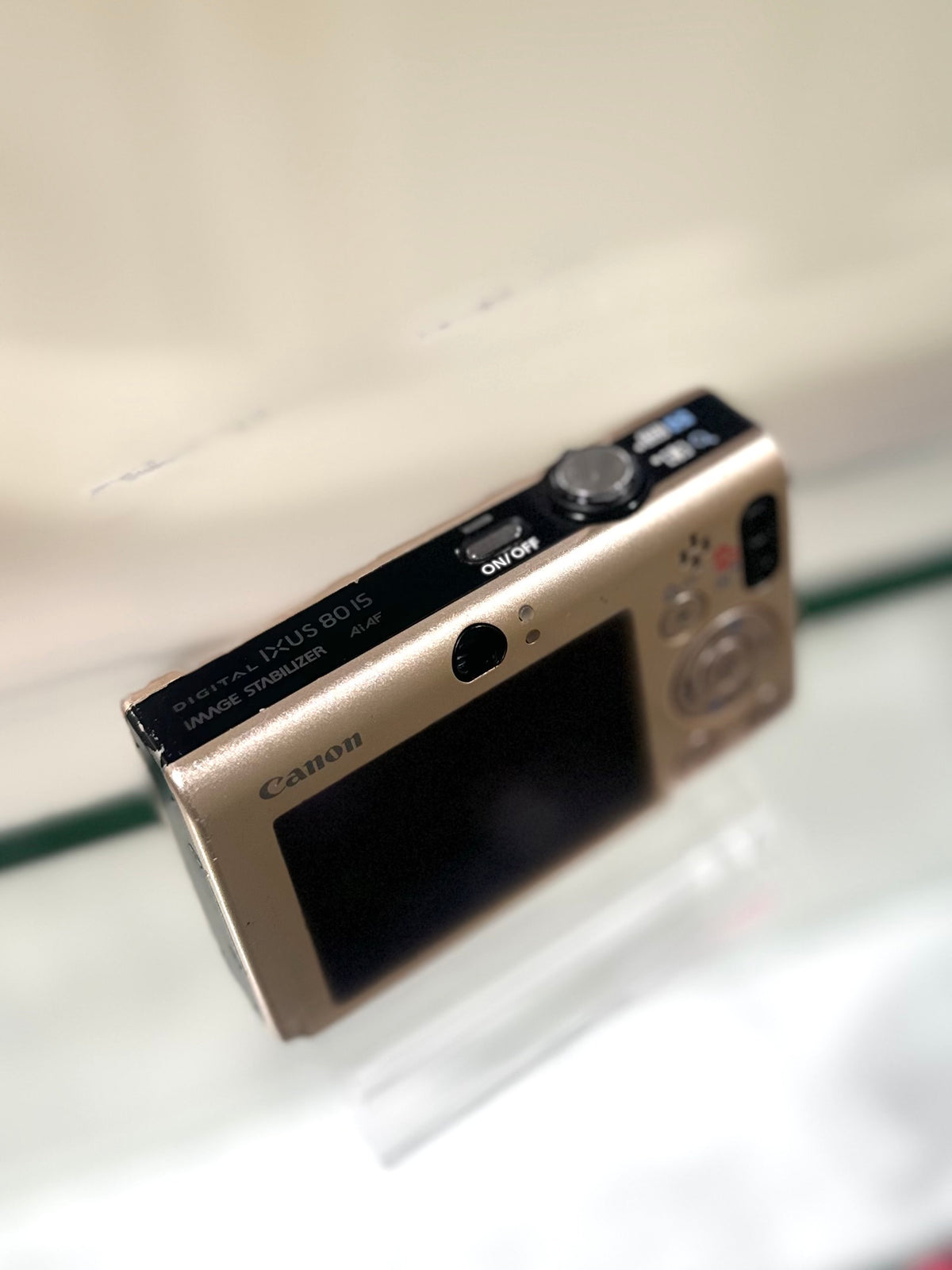Canon IXUS 80is in champagne gold