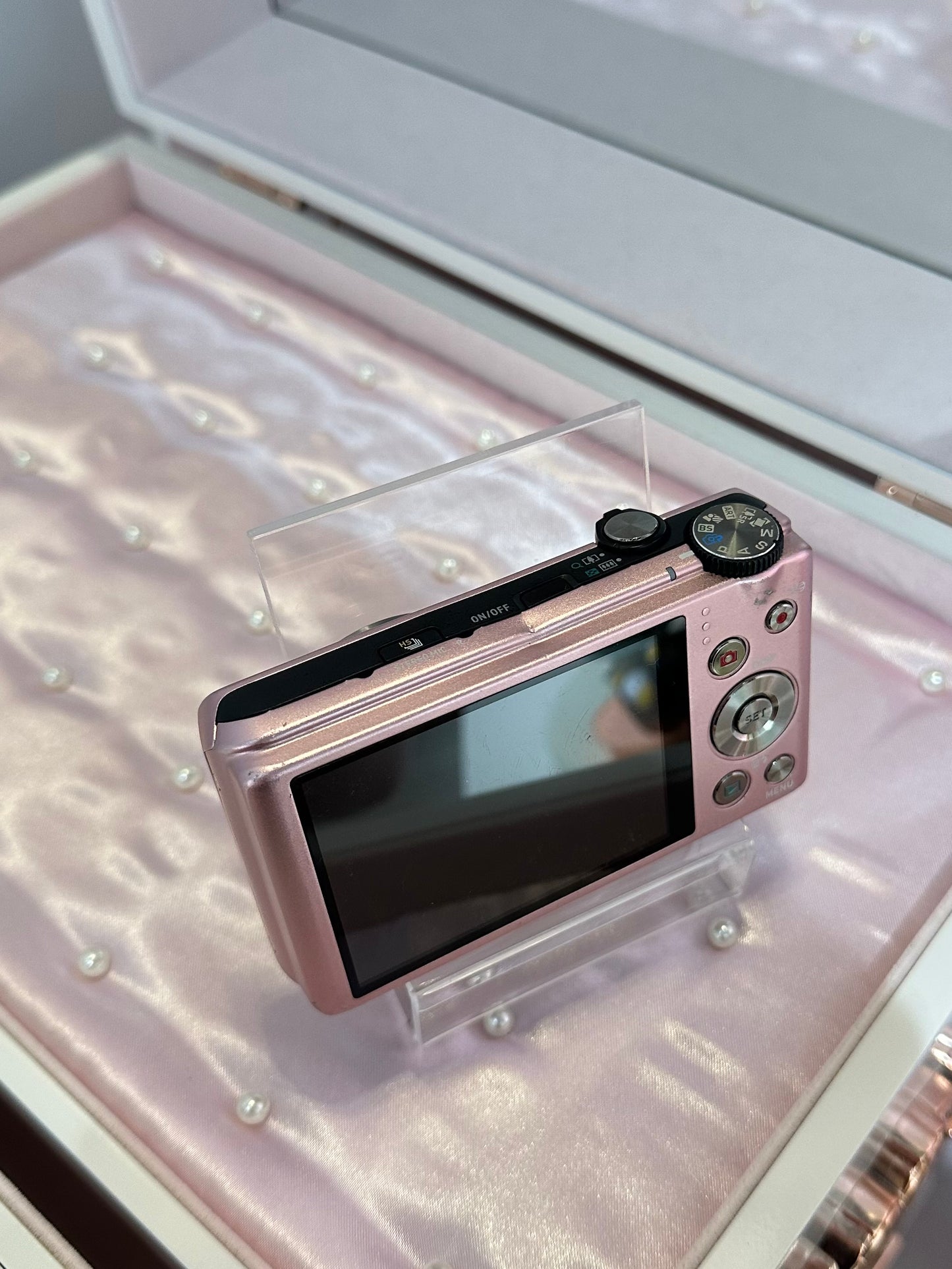 Casio Exilim EX-ZR400 in pink