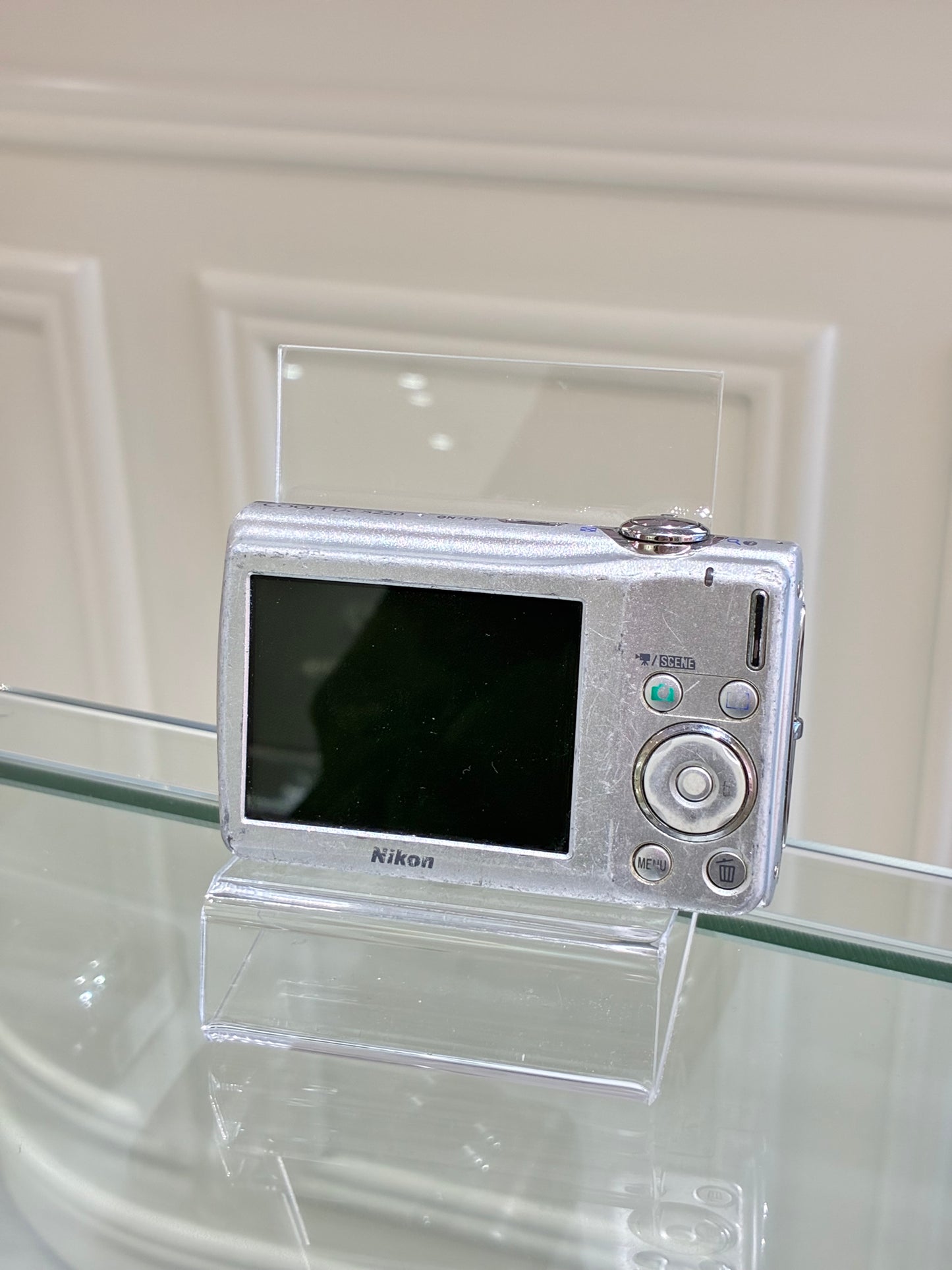 Nikon Coolpix S220 in silver
