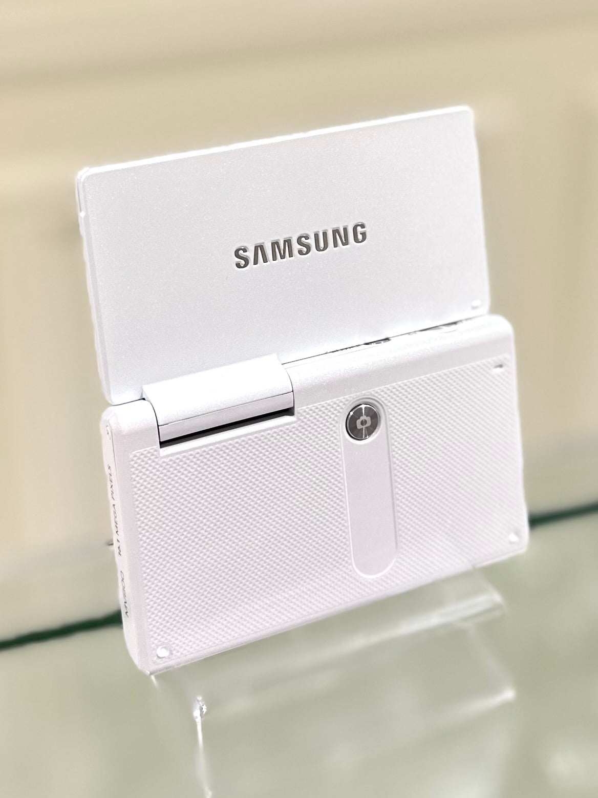 Samsung MV800F in white | Ultra Rare and Nearly New