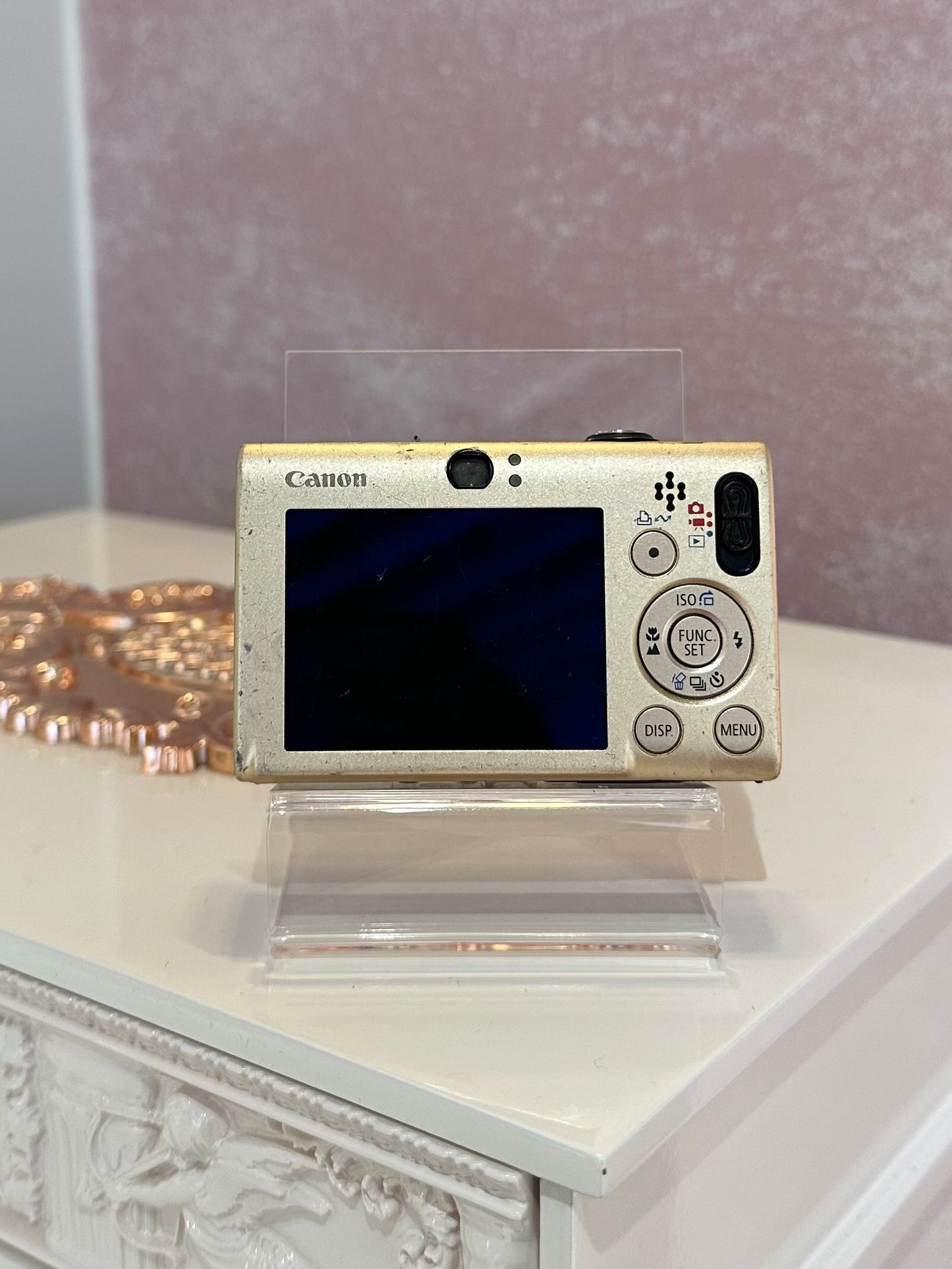 Canon IXUS 80is in champagne gold