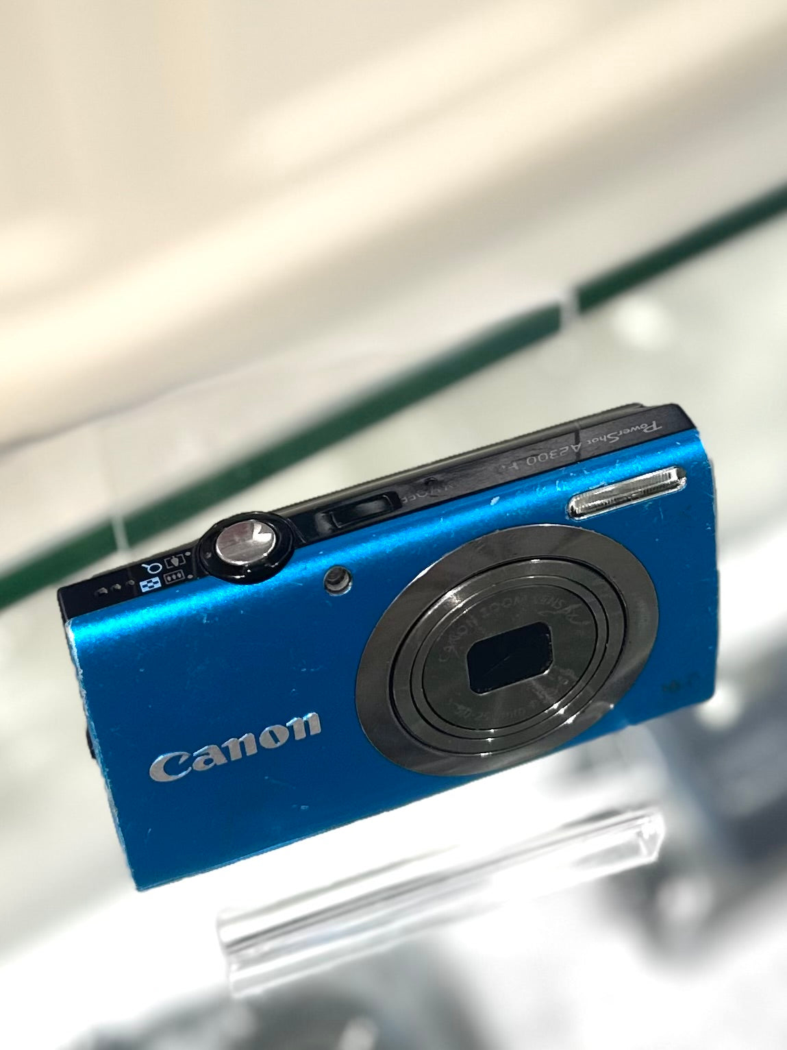 Canon Powershot A2300 in blue