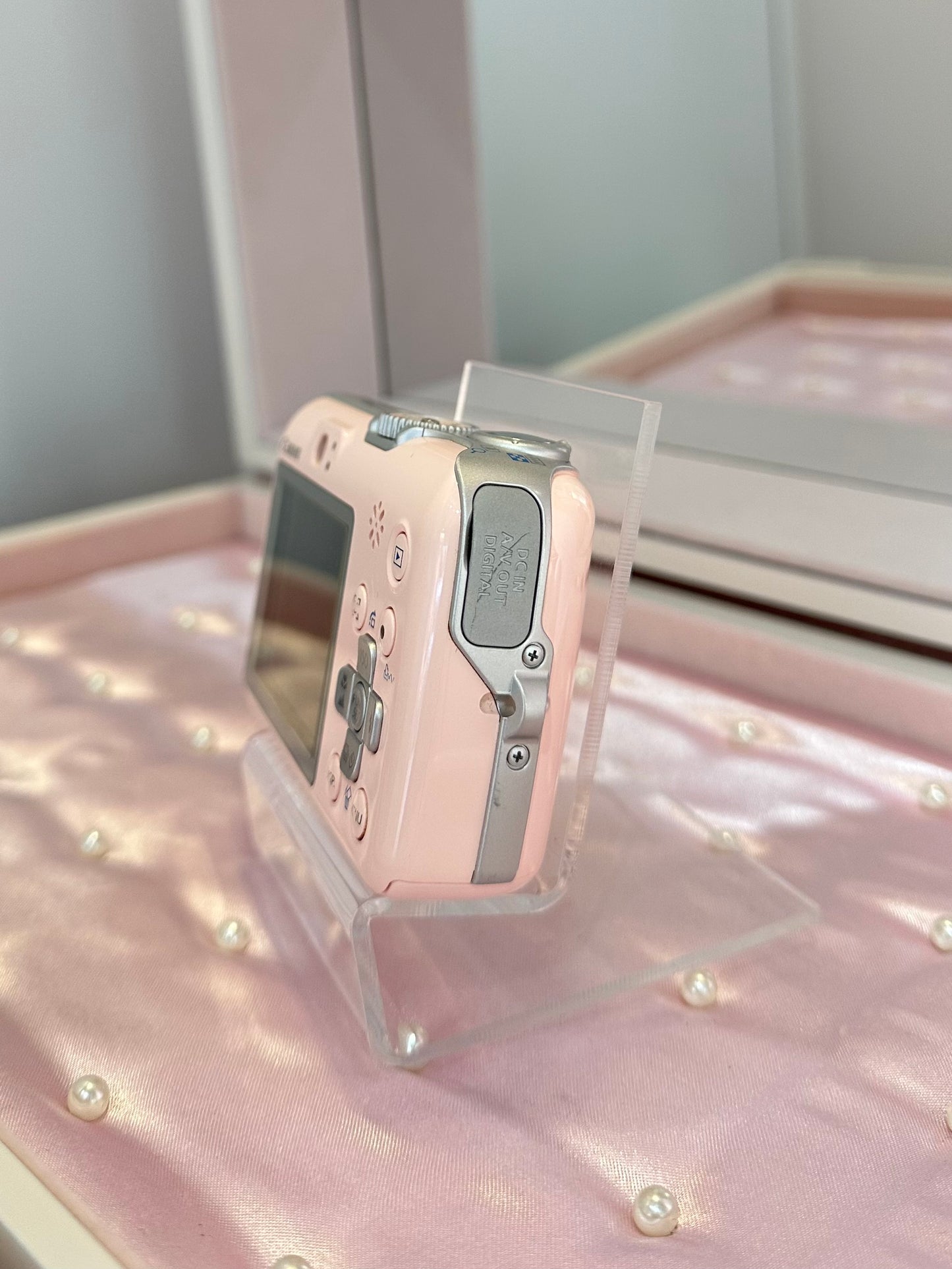 Canon Powershot E1 in pink