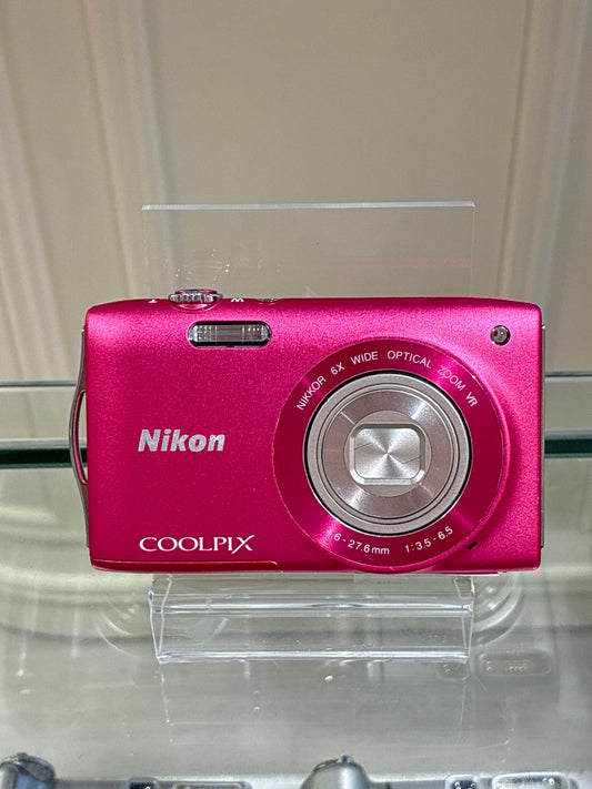 Nikon Coolpix S3300 Pink nearly new condition