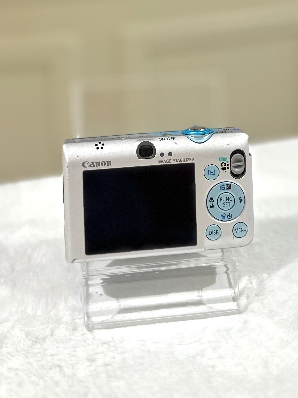 Canon IXUS 95is in Tiffany blue
