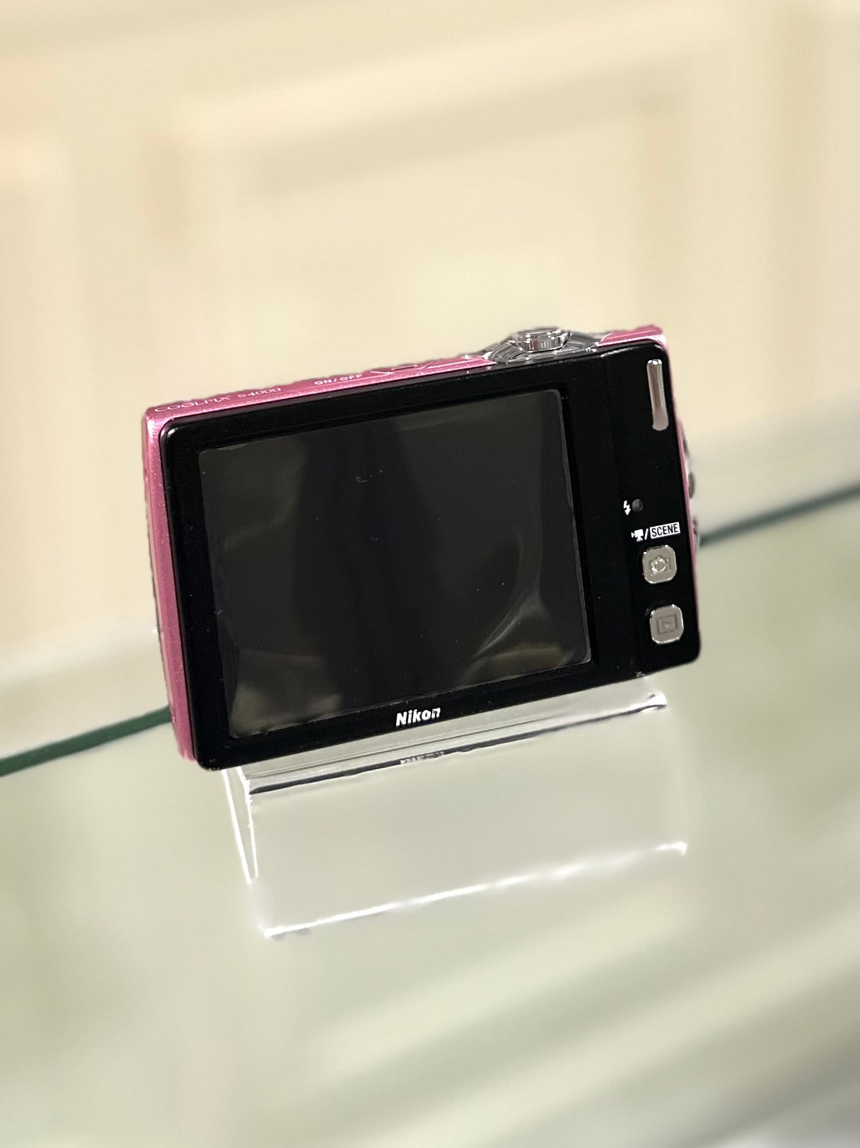 Nikon Coolpix S4000 in pink