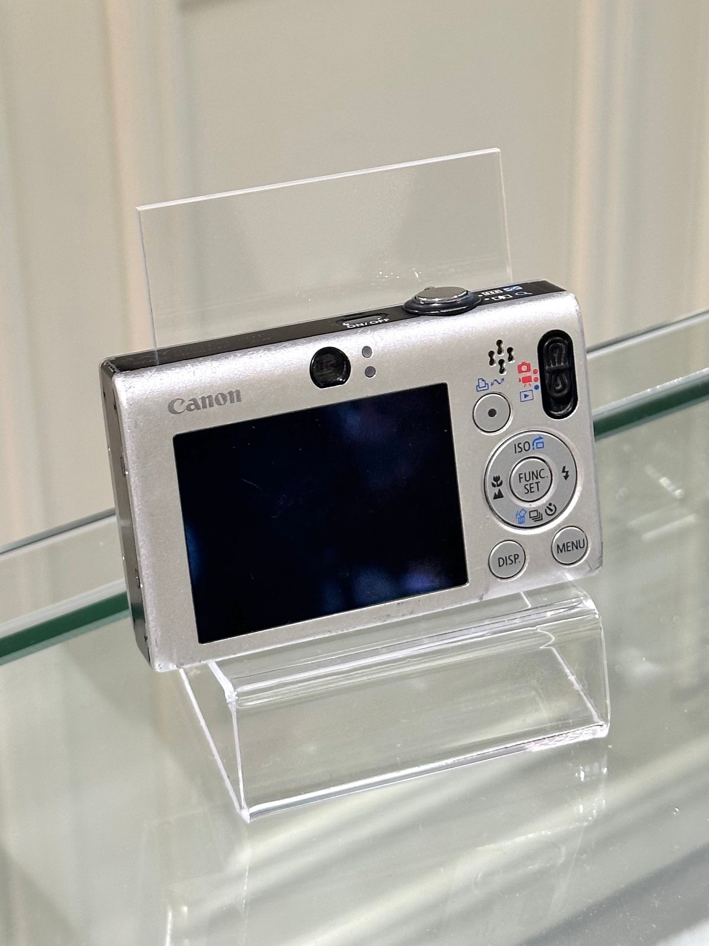 Canon IXUS 80is in silver