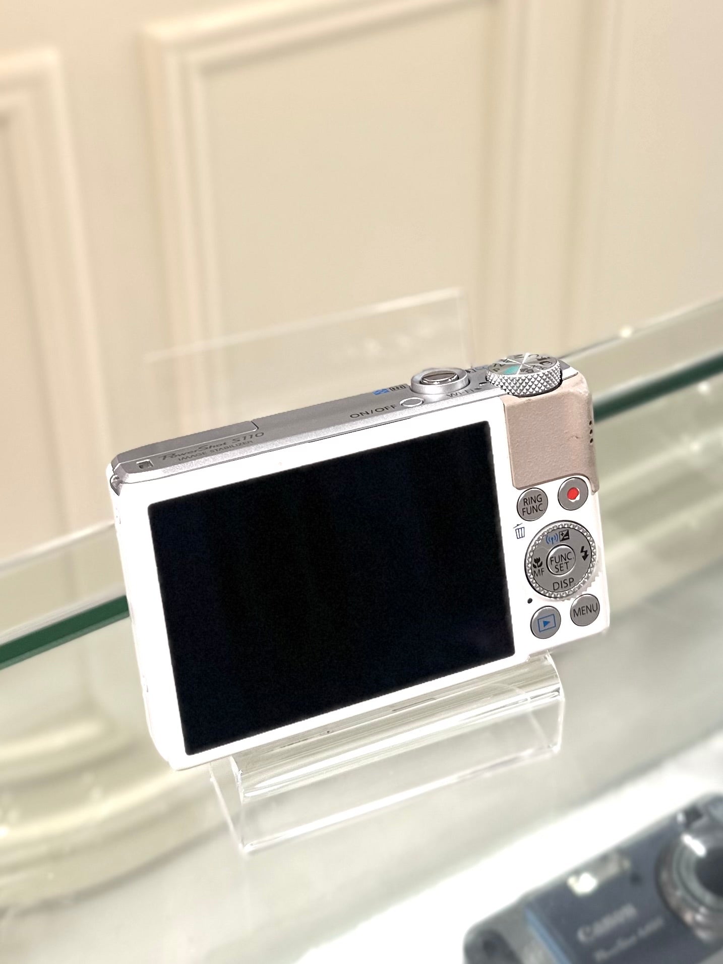 Canon Powershot S110 in white