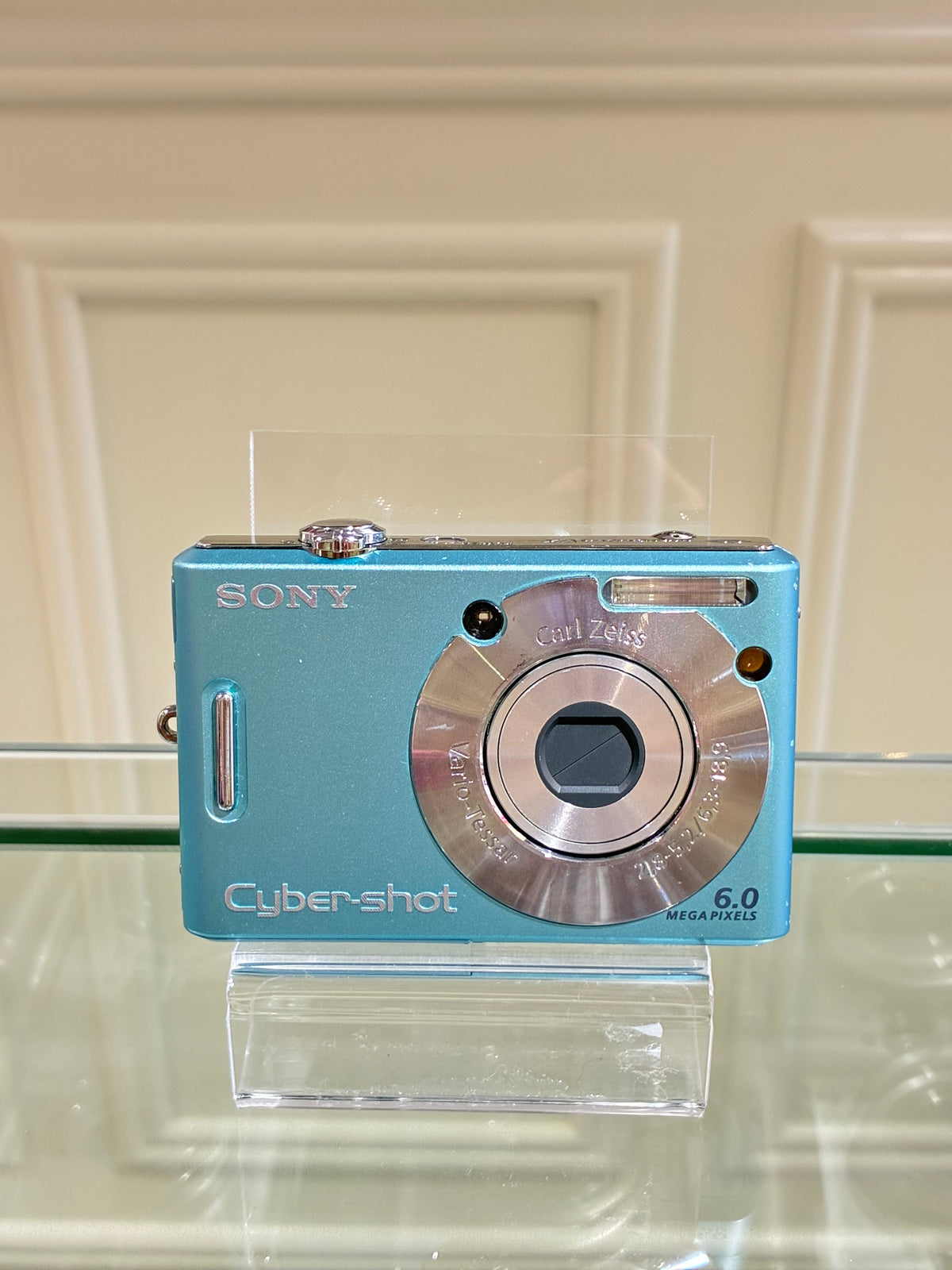 Sony Cybershot DSC-W30 in blue
