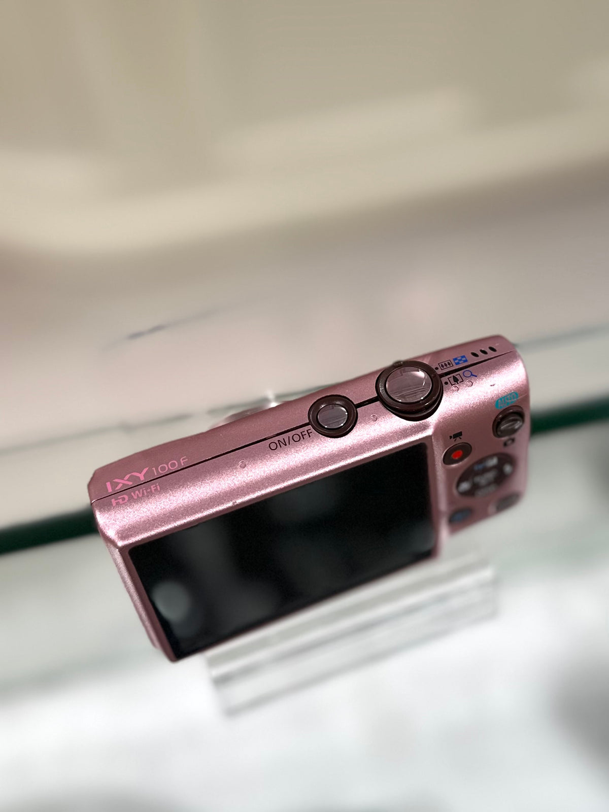 Canon IXY 100F (IXUS 135) in pink