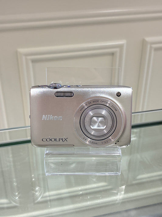 Nikon Coolpix S3100 Silver Excellent Condition