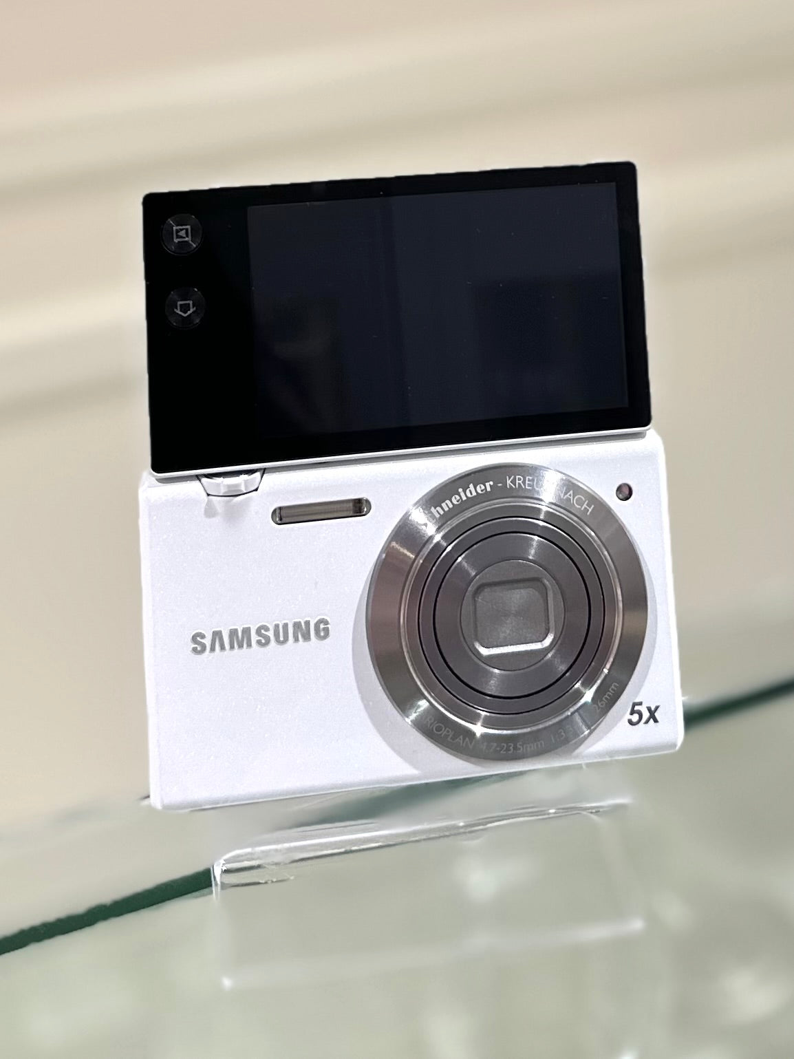 Samsung MV800F in white | Ultra Rare and Nearly New
