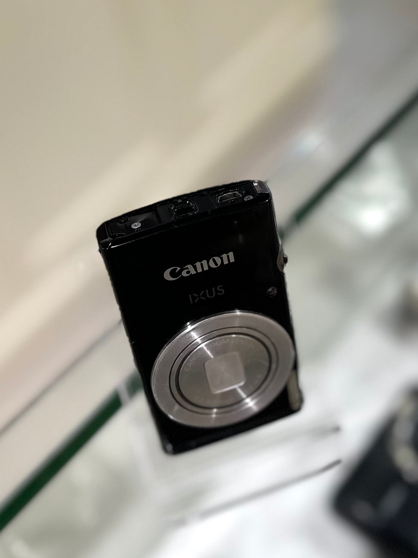 Canon IXUS 185 in black