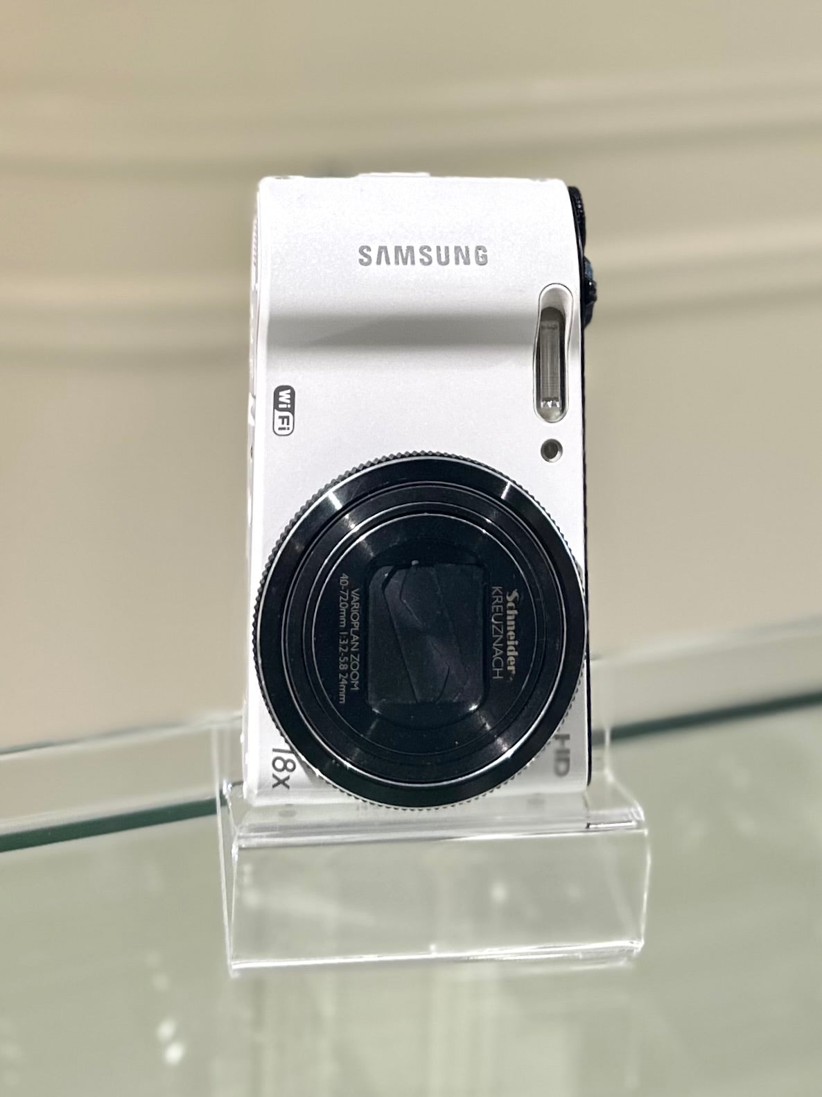Samsung WB150F in white