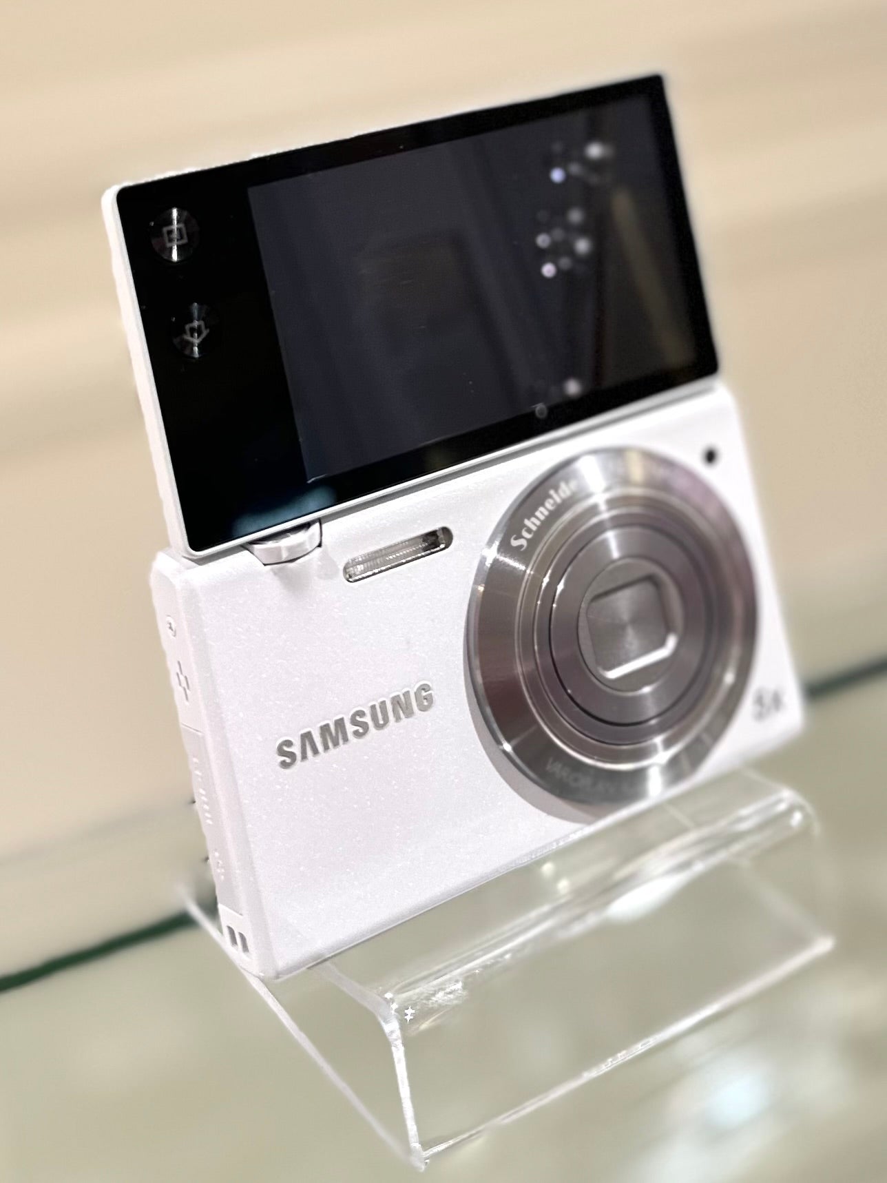 Samsung MV800F in white | Ultra Rare and Nearly New