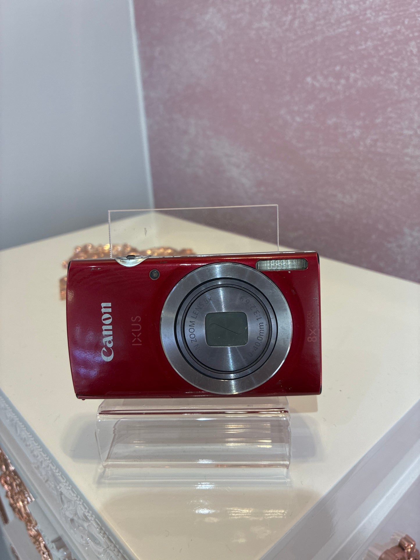 IXUS in red