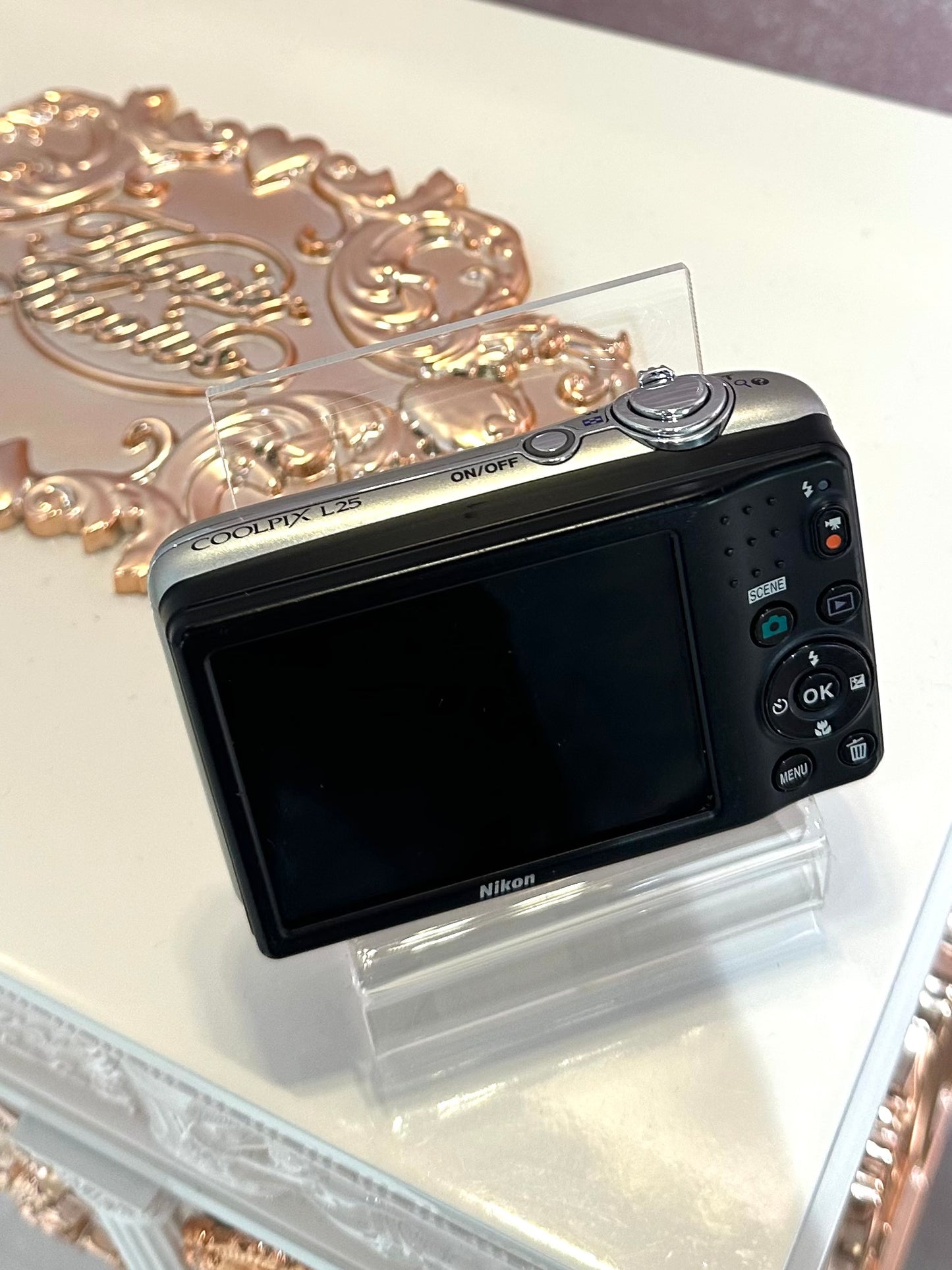 Nikon Coolpix L25 in champagne gold