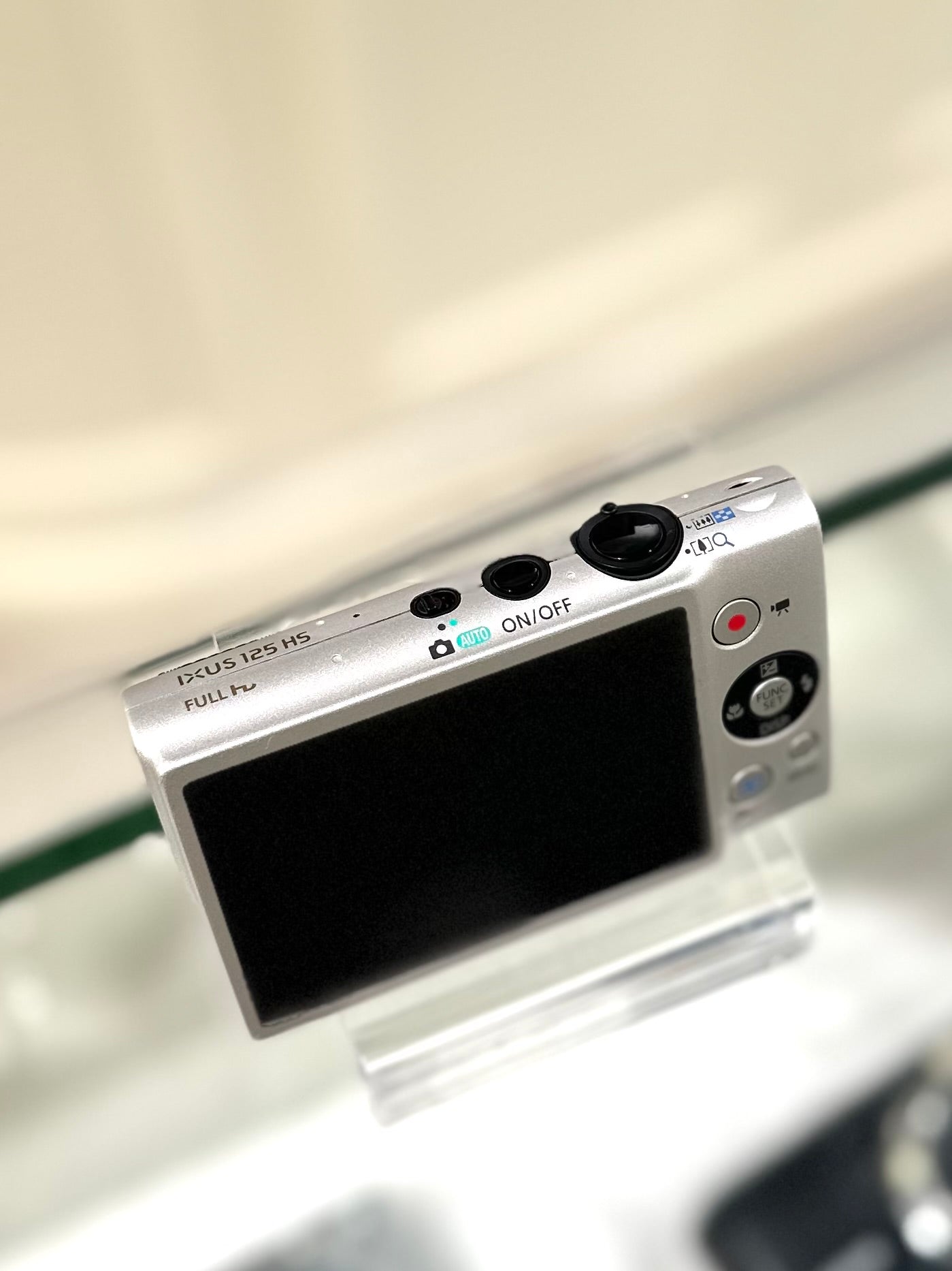 Canon IXUS 125hs in silver