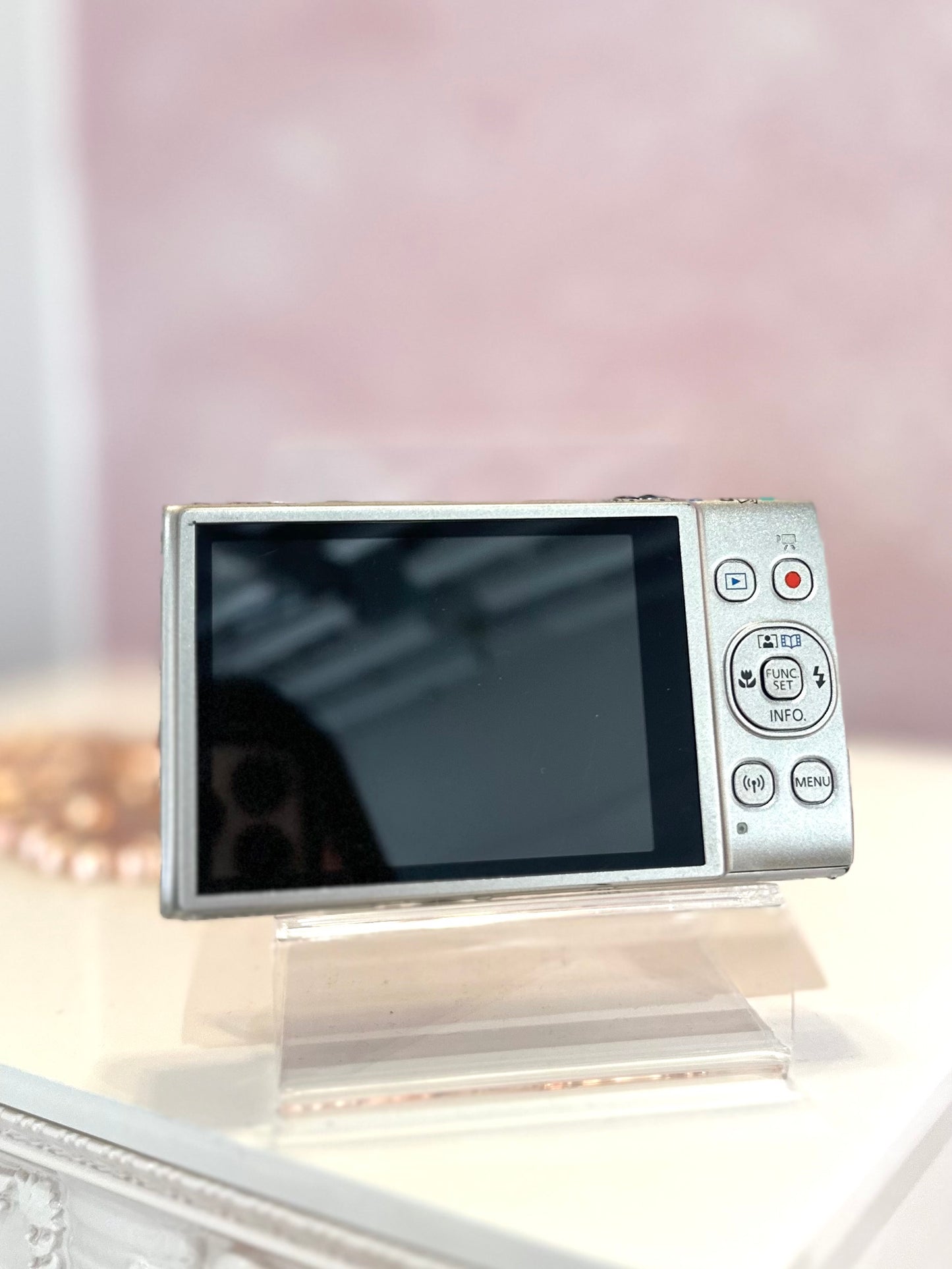 Canon IXY 650 (IXUS 285hs) in silver Excellent Condition