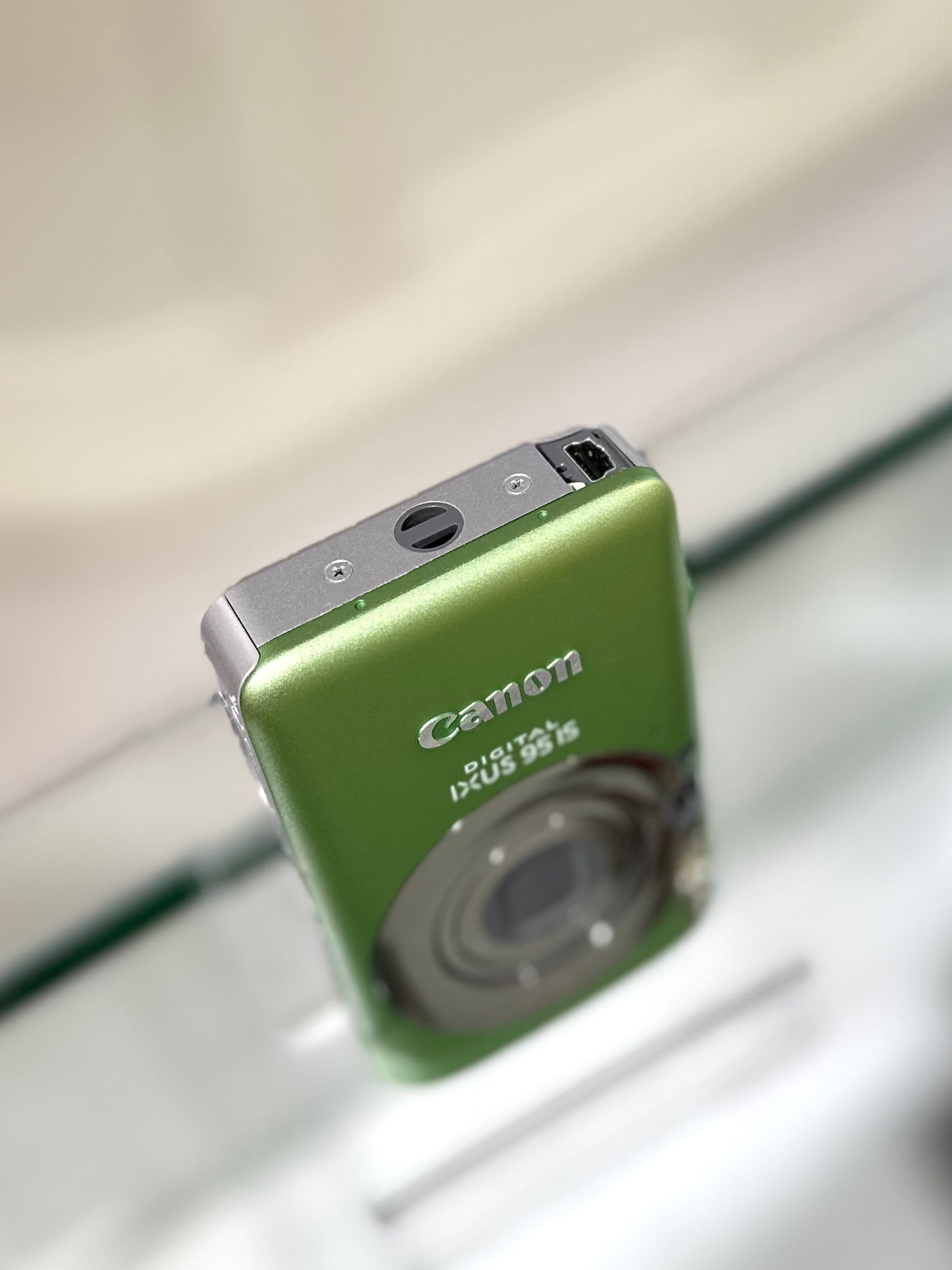 Canon IXUS 95is in green | Rare Colour