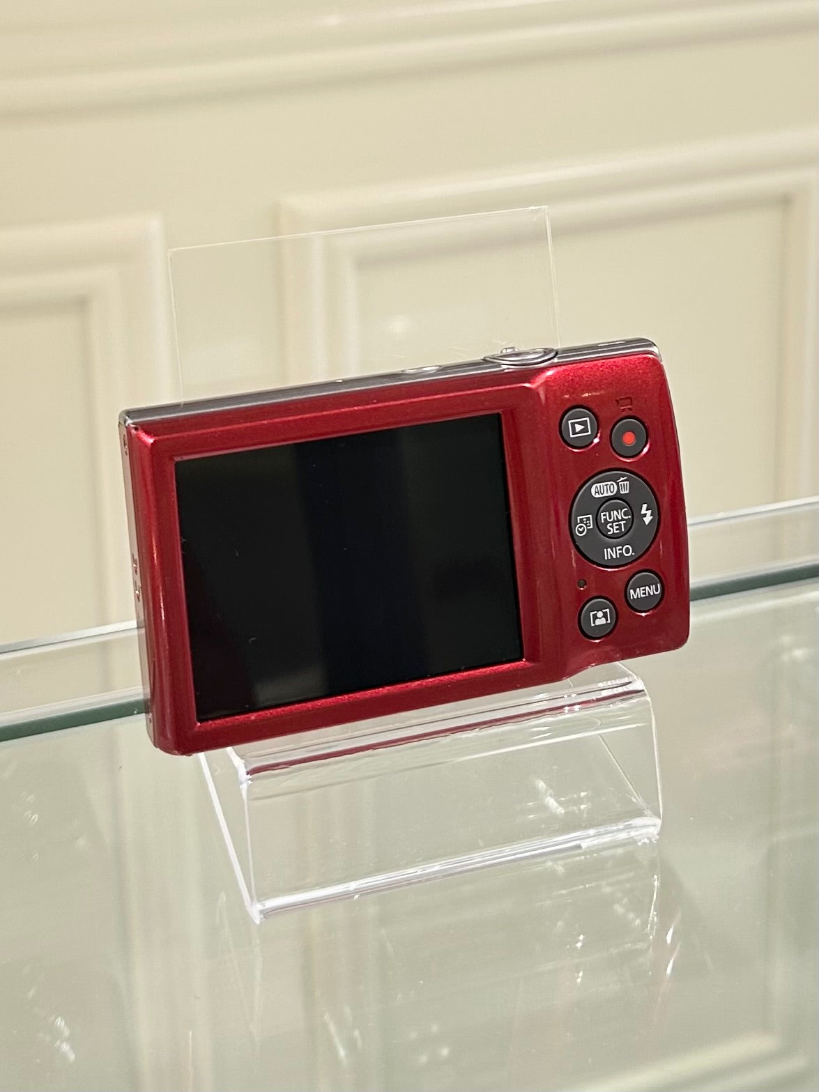 Canon IXUS 185 in red