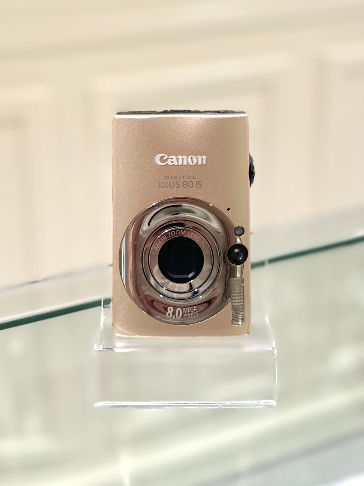 Canon IXUS 80is in champagne gold