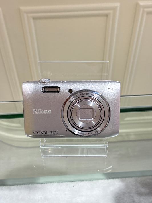 Nikon Coolpix S3600 nearly New