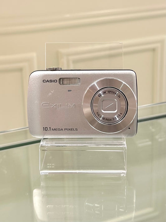 Casio Exilim Z33 in silver