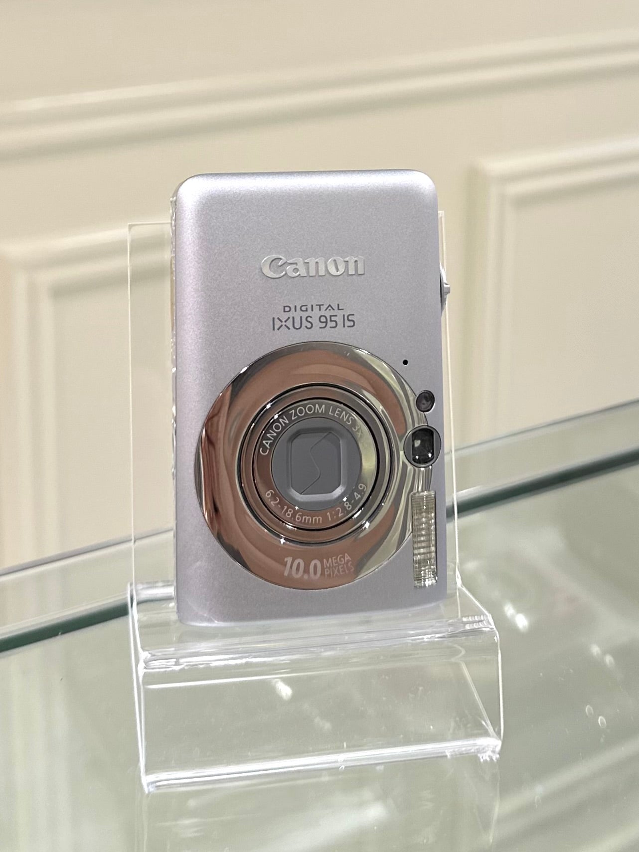 Canon IXUS 95is in silver