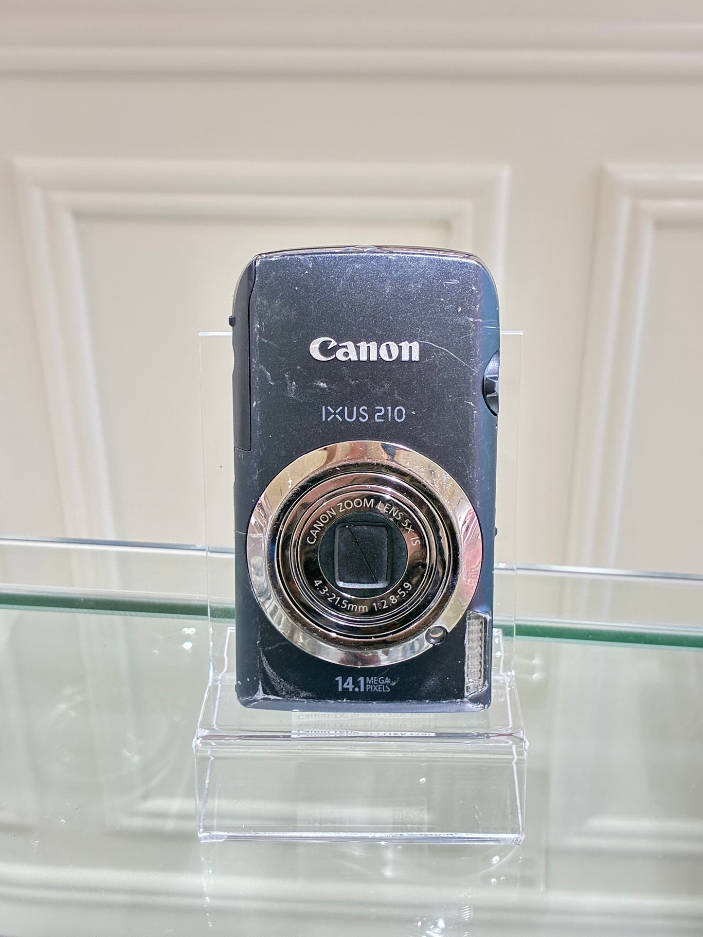 Canon IXUS 210 in black