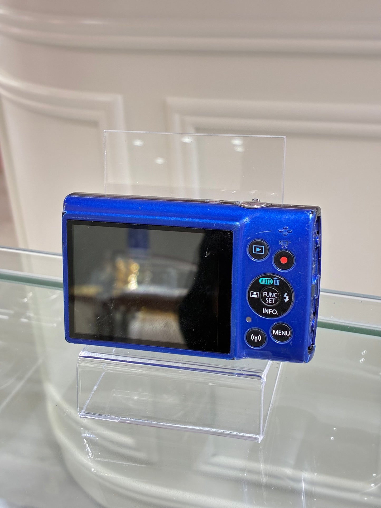 Canon IXUS 180 in blue