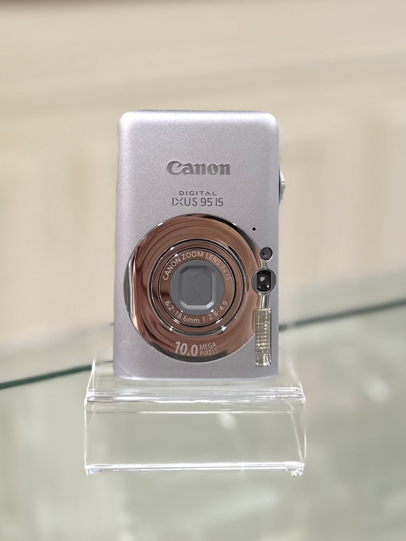 Canon IXUS 95is in silver