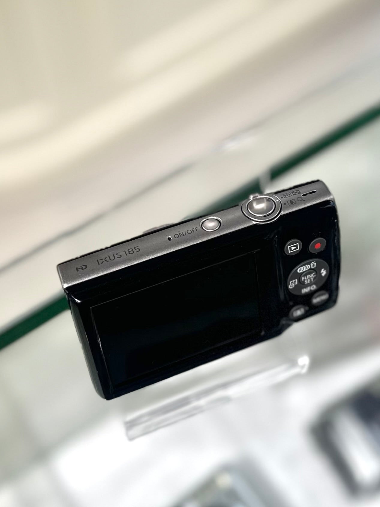 Canon IXUS 185 in black