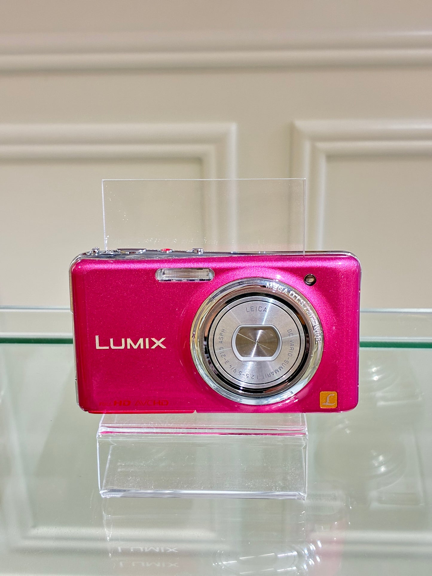 Panasonic LUMIX DMC-FX77 in Pink