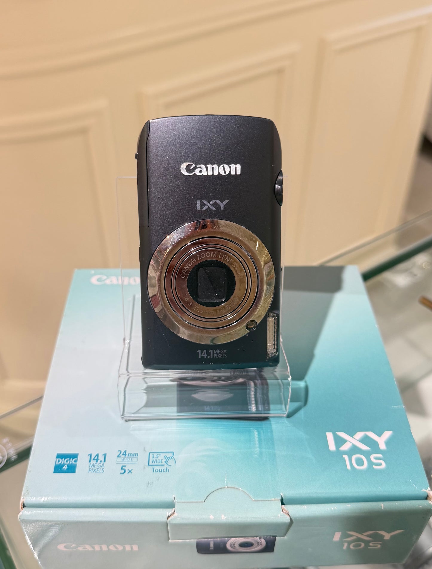 Canon IXY 10S (IXUS 210) excellent condition pls contact us to purchase