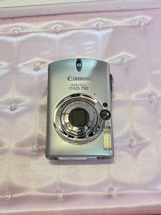 Canon IXUS 750