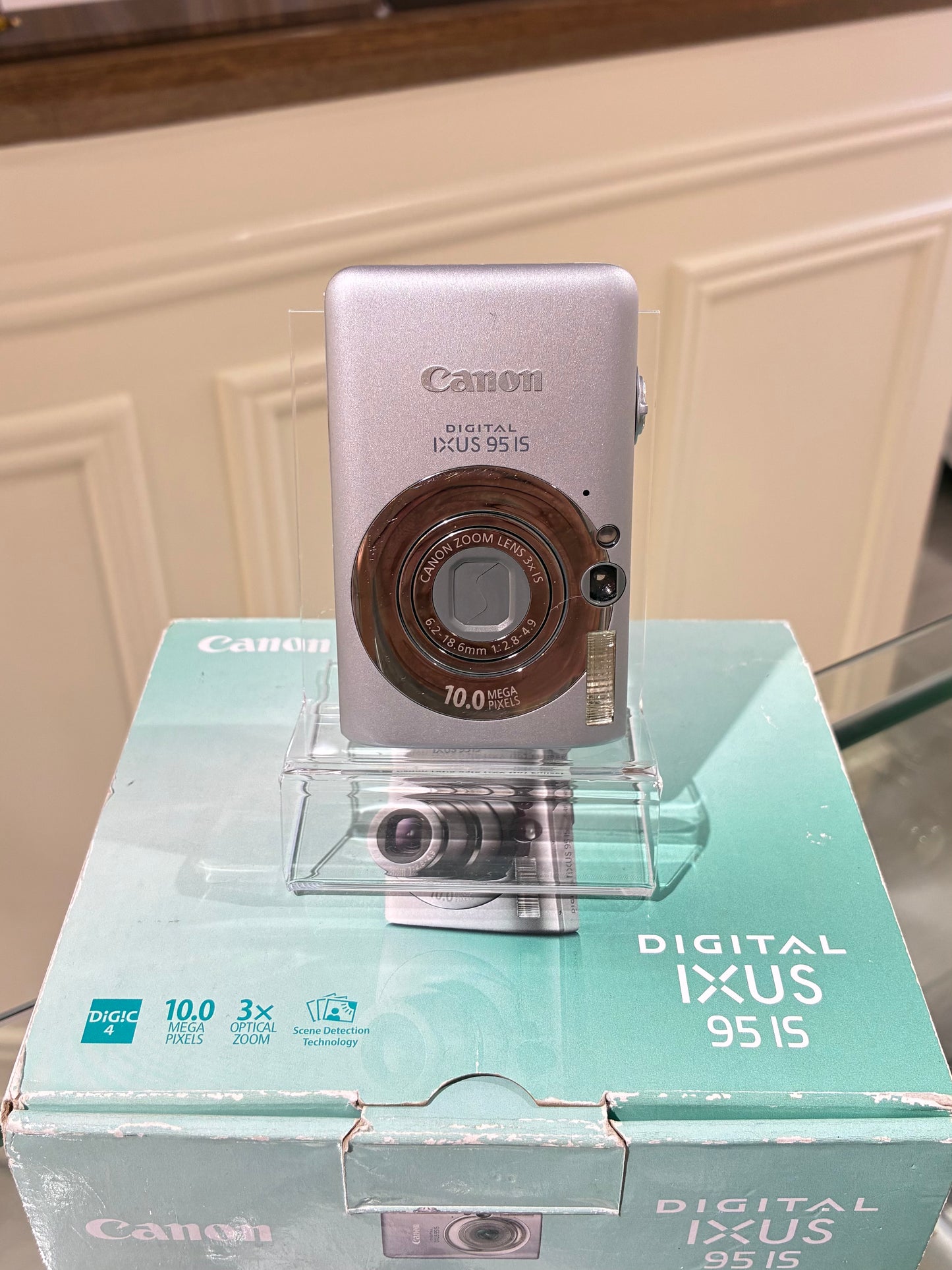 Canon IXUS 95 IS (IXY 110)Fullset Excellent Condition pls dm for purchase